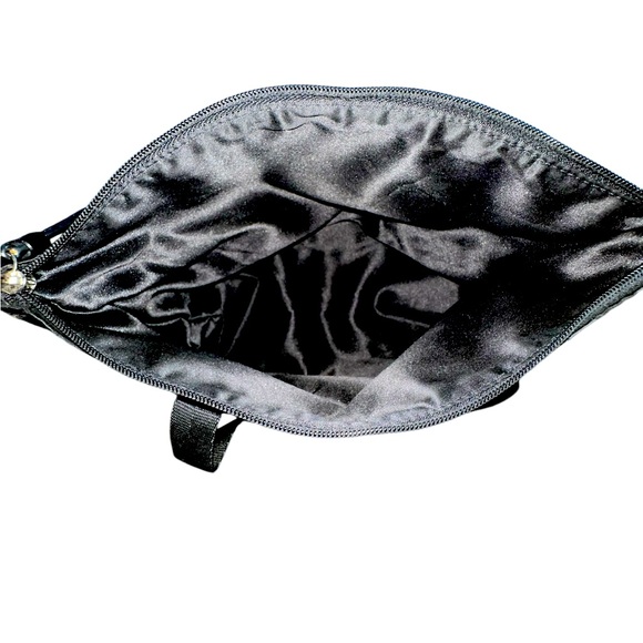 Coach • Black Handbag • Nylon Black Lining • Leather Handles - Picture 5 of 7